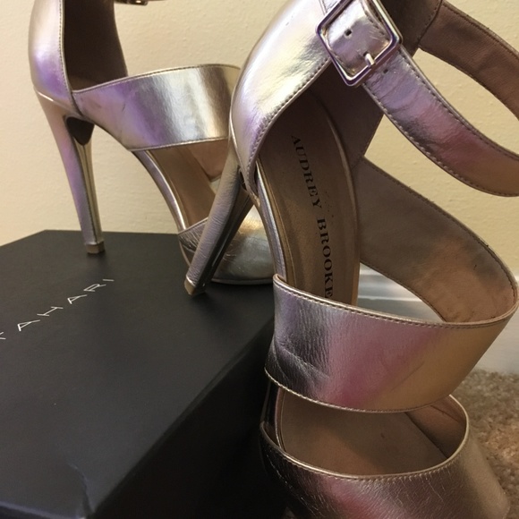 Gold Adrienne Brooke - Picture 3 of 5